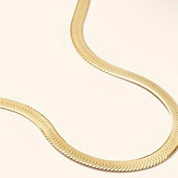 Elegant Gold HERRINGBONE Necklace - Picture 2 of 2